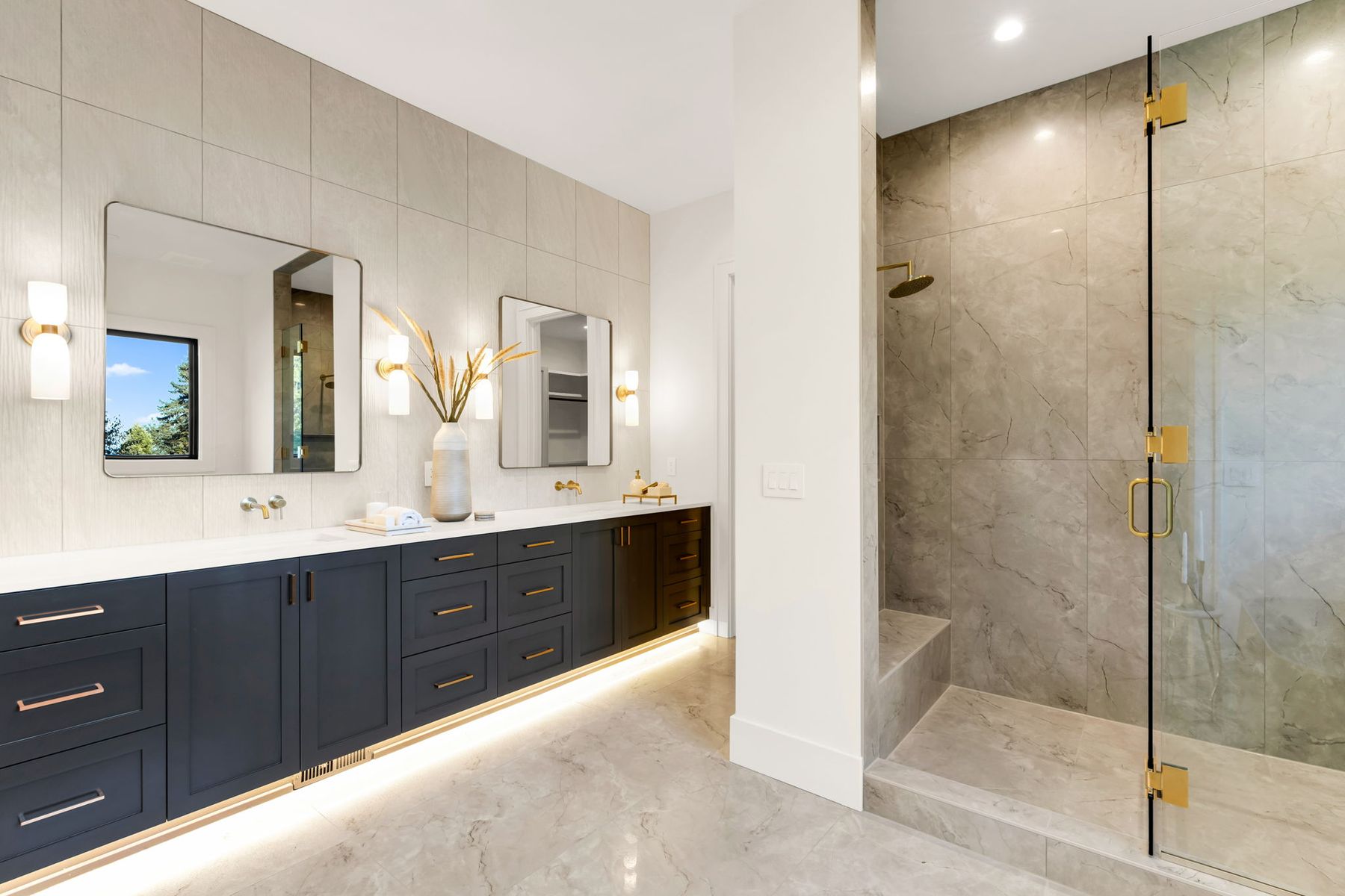 Primary bath, dual vanity and soaking tub