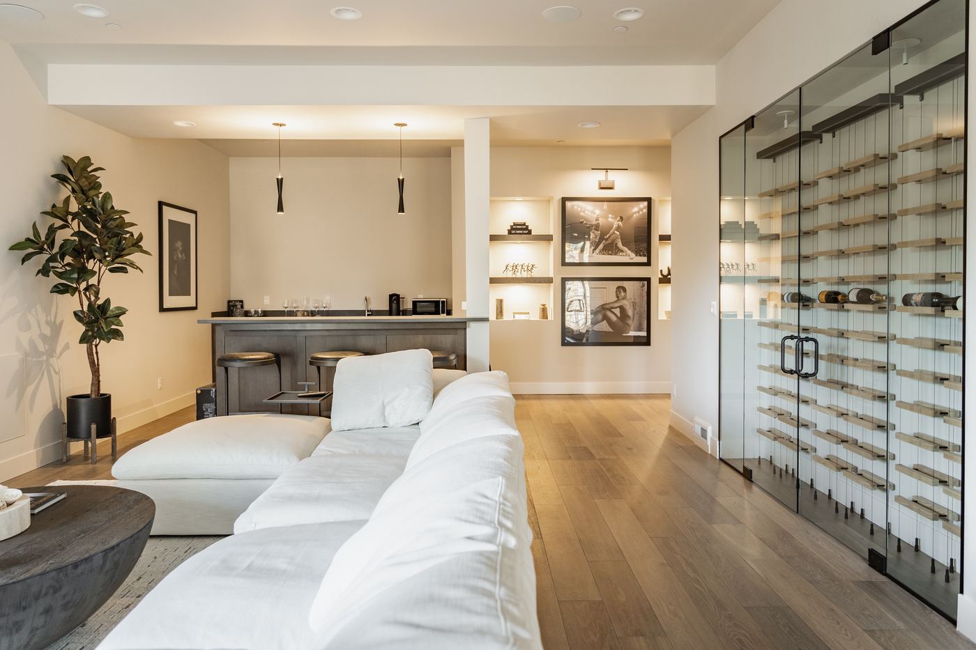 Wine wall and lounge